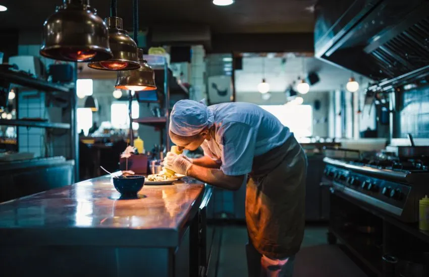 cocina climatizada de un restaurante